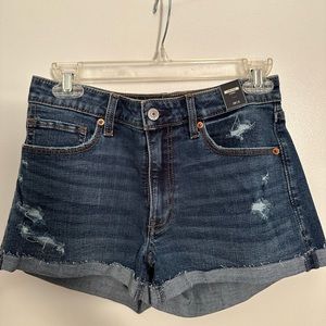 Abercrombie Low Rise Short NWT